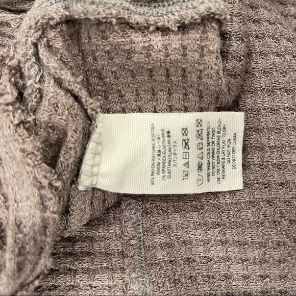 ๐HOST PICK๐ NWOT Free People Taupe Drippy long sleeve waffle print thermal T - Picture 16 of 16